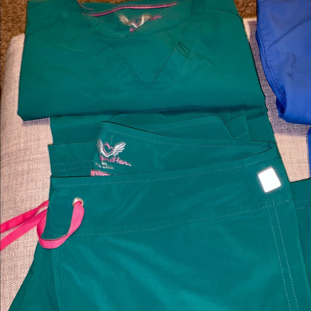 Smitten Brand Scrub Set: Hunter Green